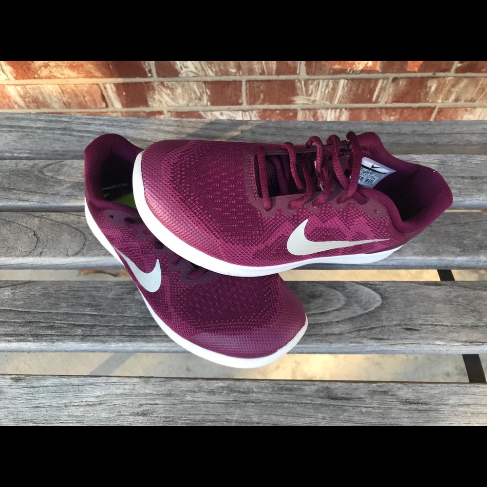 Nike Fee Bordeaux Big Kids Sneakers